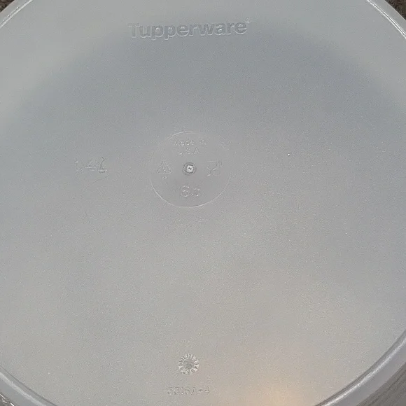 Tupperware 6 cup Stuffable Container - Picture 3 of 4